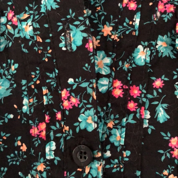 Miley Cyrus Floral Shirt - Picture 3 of 4